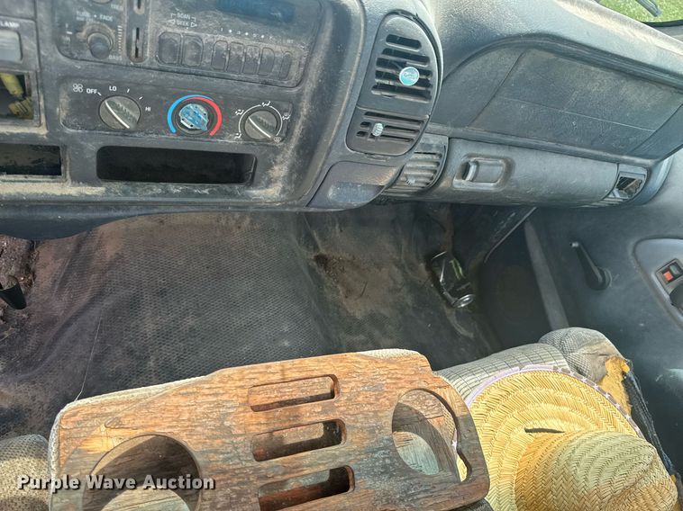 image for item DU9308 1998 Chevrolet C1500 pickup truck