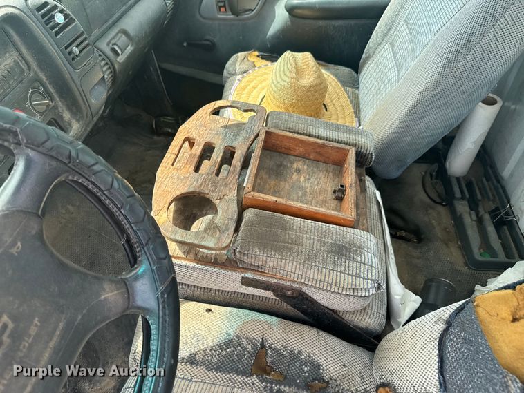 image for item DU9308 1998 Chevrolet C1500 pickup truck