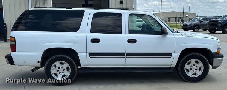 image for item DU9347 2004 Chevrolet Suburban 1500 SUV