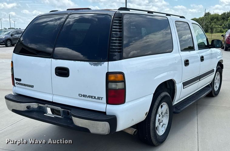 image for item DU9347 2004 Chevrolet Suburban 1500 SUV