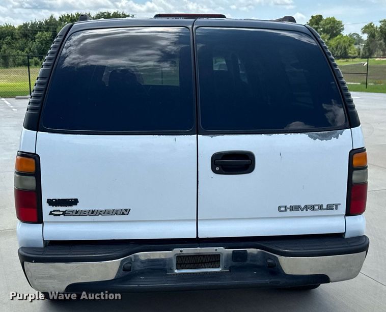 image for item DU9347 2004 Chevrolet Suburban 1500 SUV