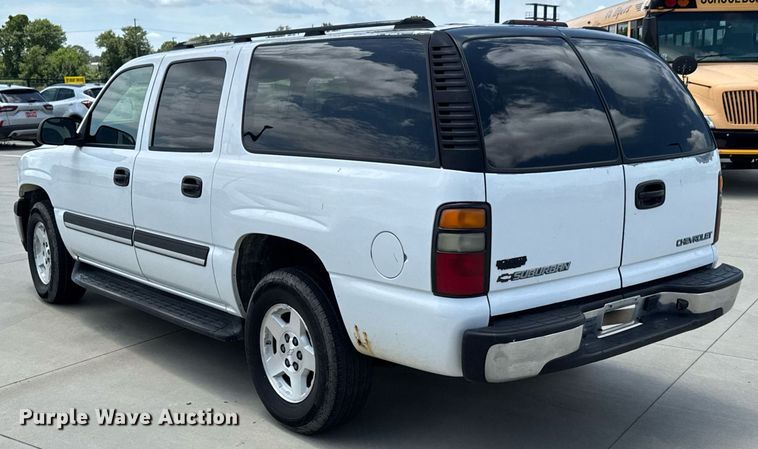 image for item DU9347 2004 Chevrolet Suburban 1500 SUV