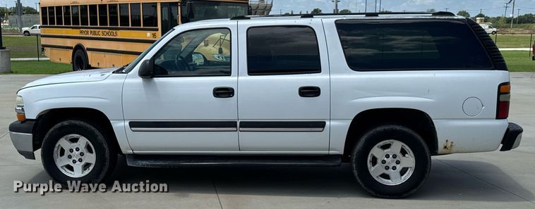 image for item DU9347 2004 Chevrolet Suburban 1500 SUV