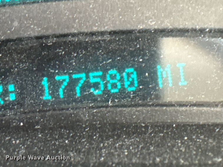 image for item DU9347 2004 Chevrolet Suburban 1500 SUV