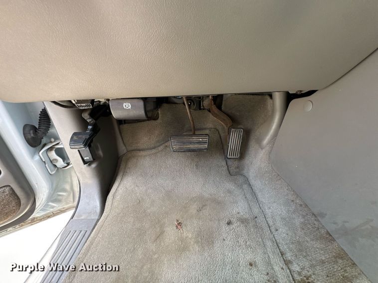 image for item DU9347 2004 Chevrolet Suburban 1500 SUV