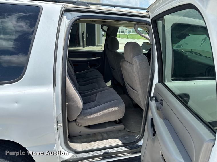 image for item DU9347 2004 Chevrolet Suburban 1500 SUV