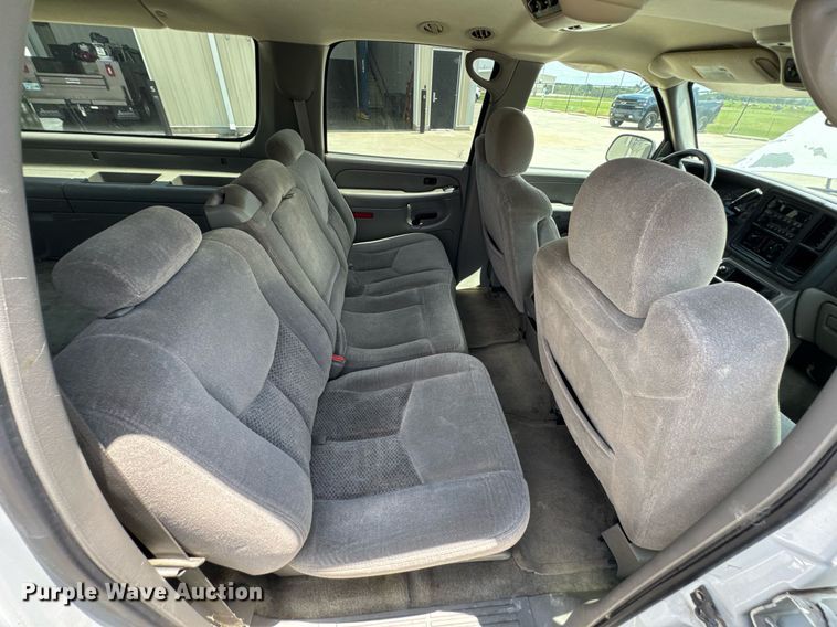 image for item DU9347 2004 Chevrolet Suburban 1500 SUV