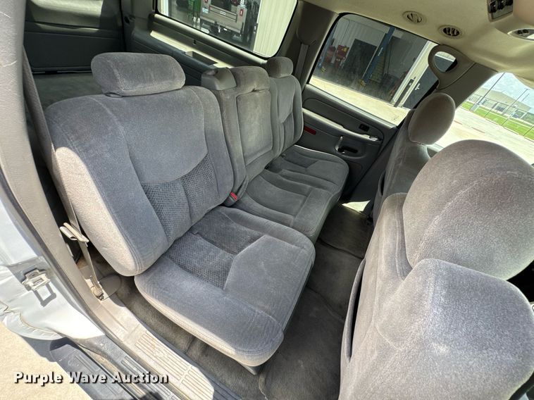 image for item DU9347 2004 Chevrolet Suburban 1500 SUV