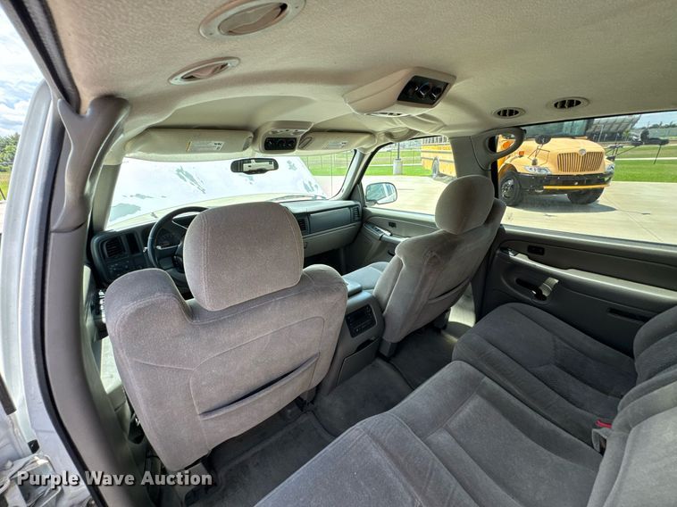 image for item DU9347 2004 Chevrolet Suburban 1500 SUV