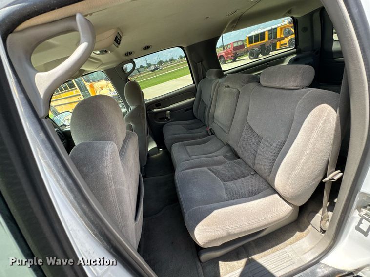image for item DU9347 2004 Chevrolet Suburban 1500 SUV