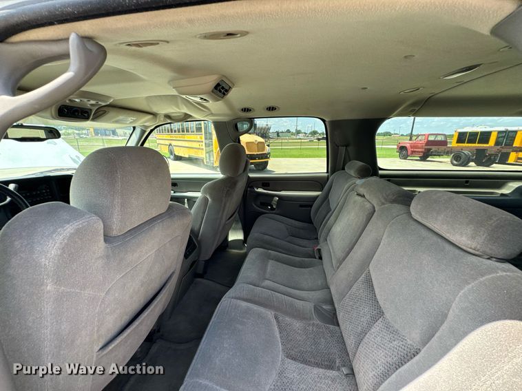 image for item DU9347 2004 Chevrolet Suburban 1500 SUV