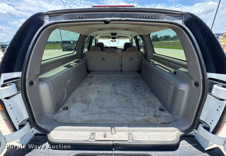 image for item DU9347 2004 Chevrolet Suburban 1500 SUV