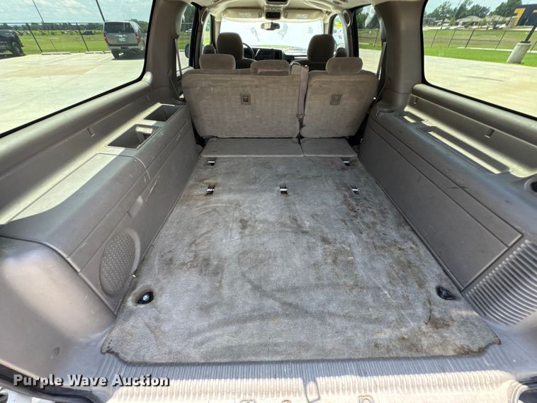 image for item DU9347 2004 Chevrolet Suburban 1500 SUV