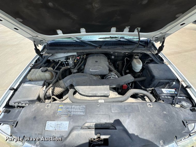 image for item DU9347 2004 Chevrolet Suburban 1500 SUV