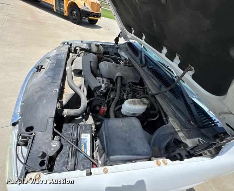 image for item DU9347 2004 Chevrolet Suburban 1500 SUV