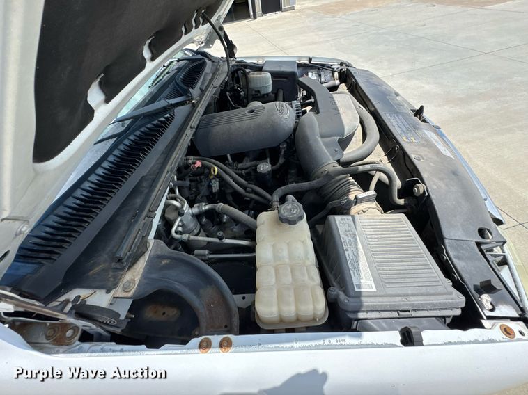 image for item DU9347 2004 Chevrolet Suburban 1500 SUV