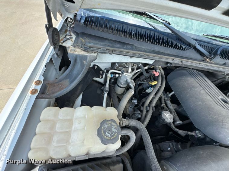 image for item DU9347 2004 Chevrolet Suburban 1500 SUV