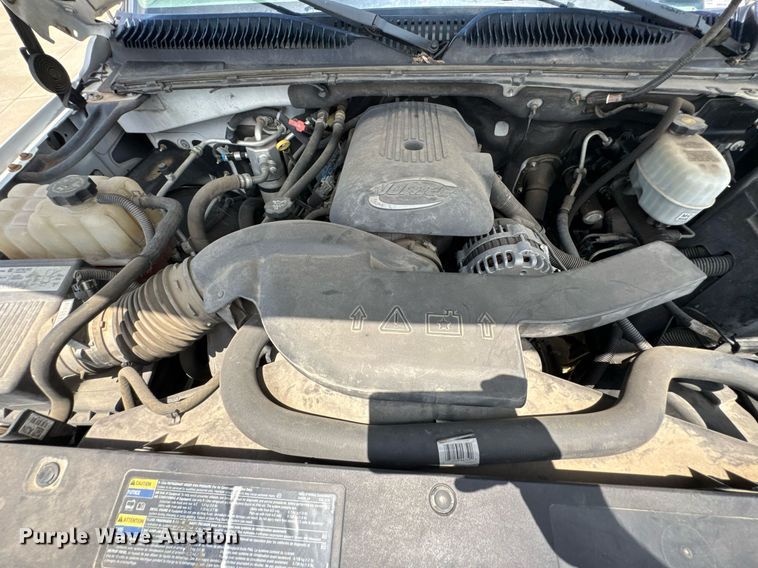 image for item DU9347 2004 Chevrolet Suburban 1500 SUV