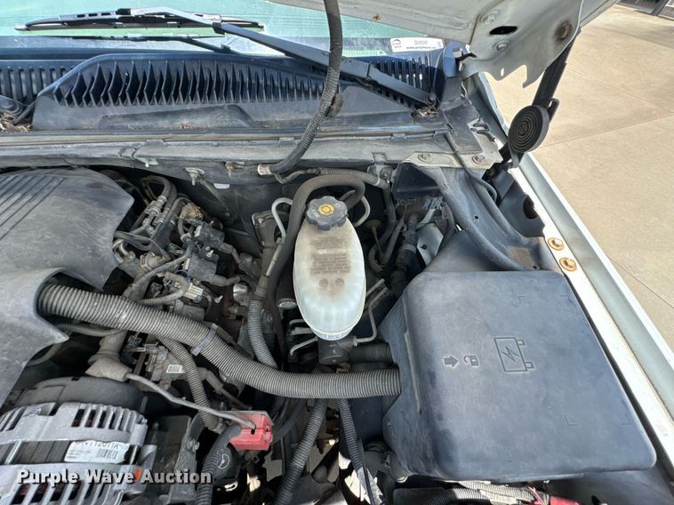 image for item DU9347 2004 Chevrolet Suburban 1500 SUV