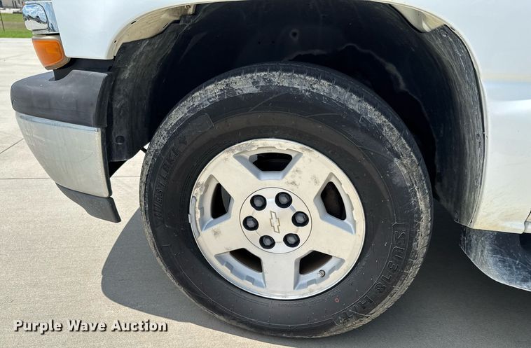 image for item DU9347 2004 Chevrolet Suburban 1500 SUV