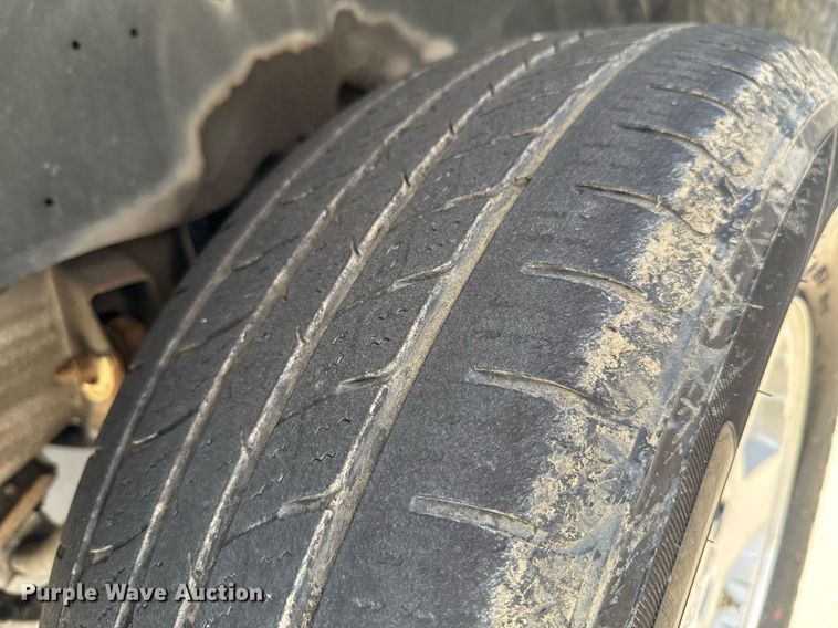 image for item DU9347 2004 Chevrolet Suburban 1500 SUV