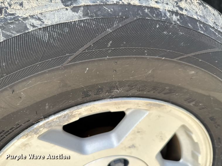 image for item DU9347 2004 Chevrolet Suburban 1500 SUV