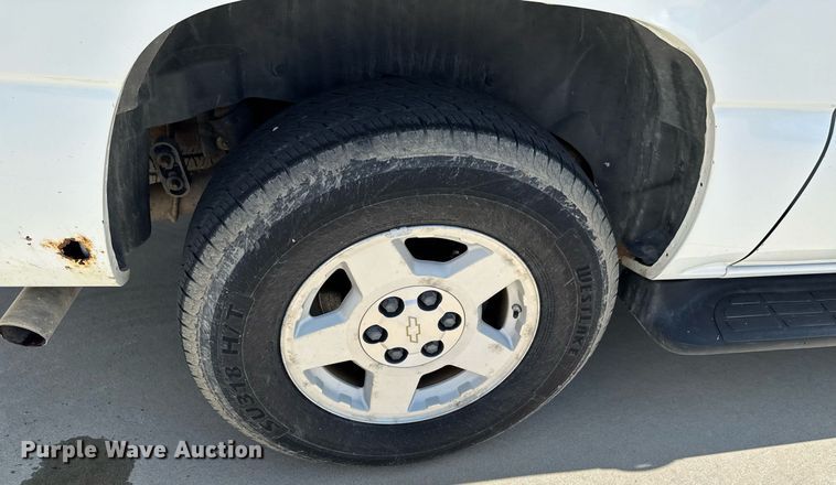 image for item DU9347 2004 Chevrolet Suburban 1500 SUV