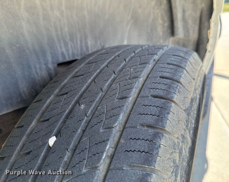 image for item DU9347 2004 Chevrolet Suburban 1500 SUV