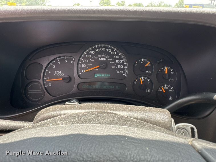 image for item DU9348 2004 Chevrolet Suburban 1500 SUV