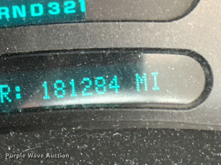 image for item DU9348 2004 Chevrolet Suburban 1500 SUV