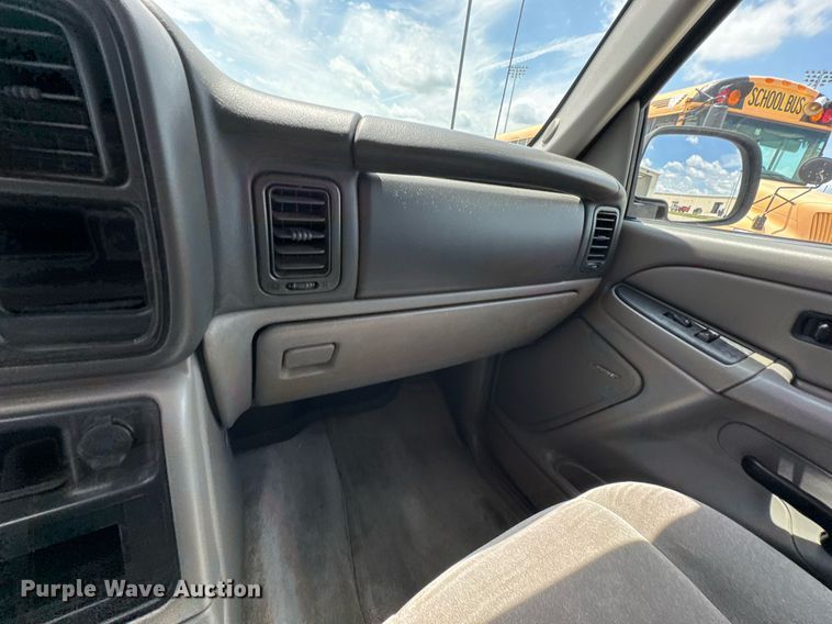 image for item DU9348 2004 Chevrolet Suburban 1500 SUV