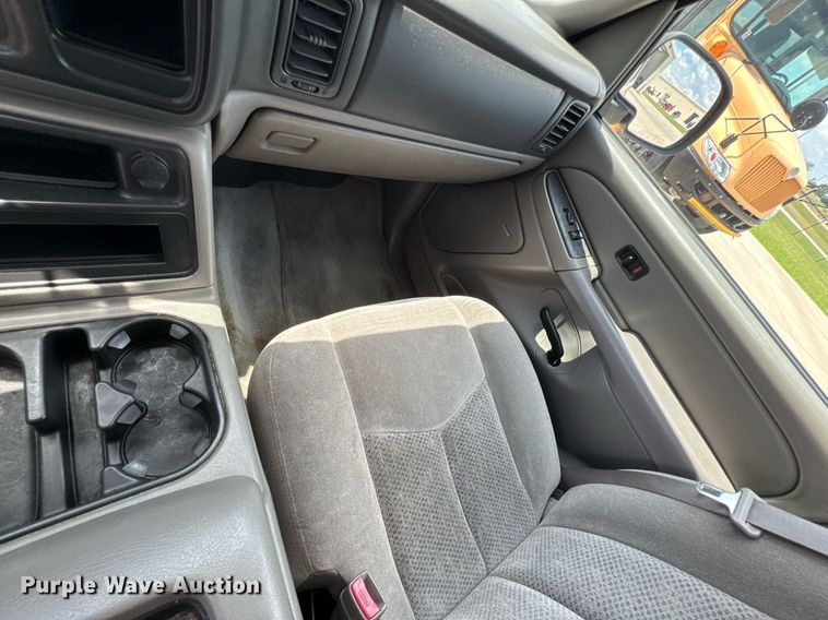 image for item DU9348 2004 Chevrolet Suburban 1500 SUV