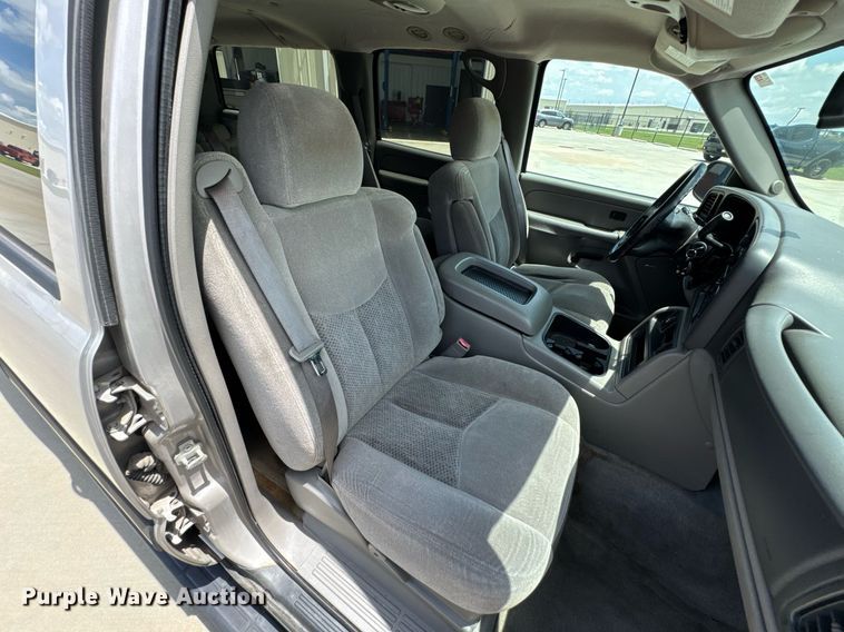 image for item DU9348 2004 Chevrolet Suburban 1500 SUV