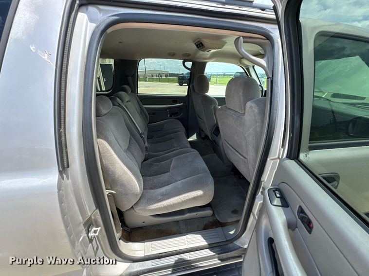 image for item DU9348 2004 Chevrolet Suburban 1500 SUV