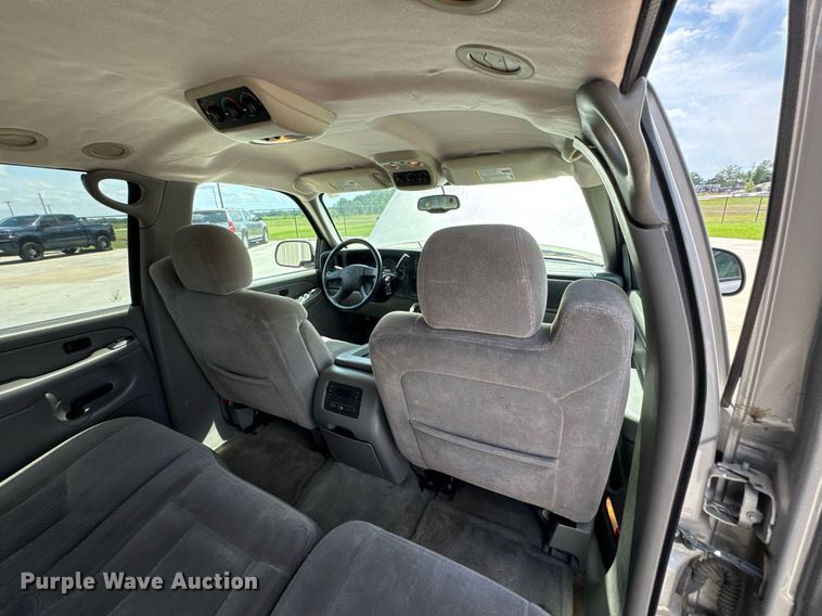 image for item DU9348 2004 Chevrolet Suburban 1500 SUV