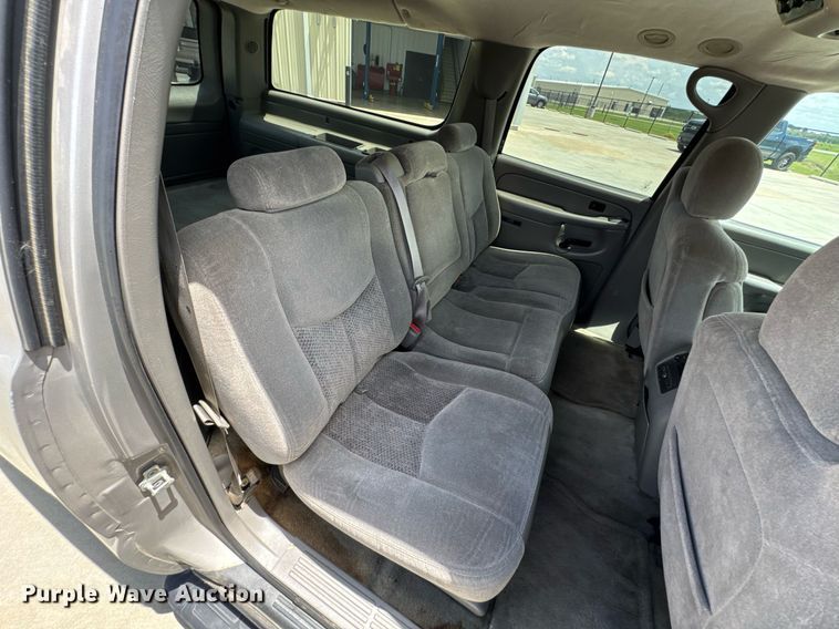 image for item DU9348 2004 Chevrolet Suburban 1500 SUV