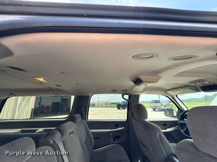 image for item DU9348 2004 Chevrolet Suburban 1500 SUV