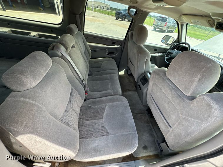 image for item DU9348 2004 Chevrolet Suburban 1500 SUV