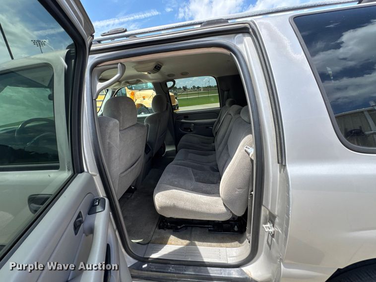 image for item DU9348 2004 Chevrolet Suburban 1500 SUV