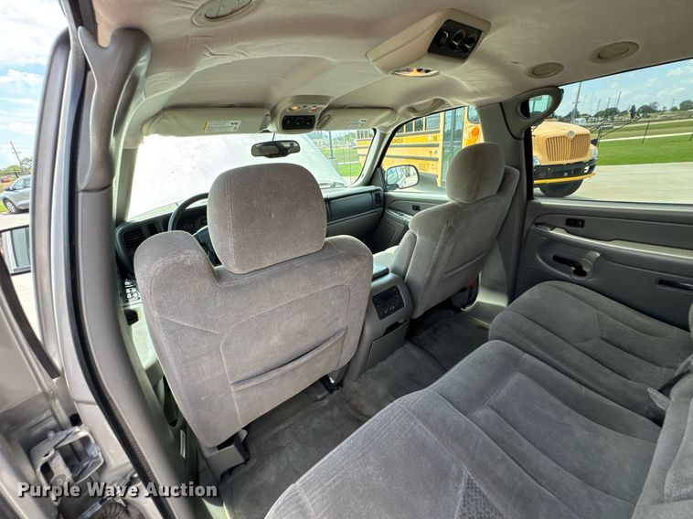 image for item DU9348 2004 Chevrolet Suburban 1500 SUV
