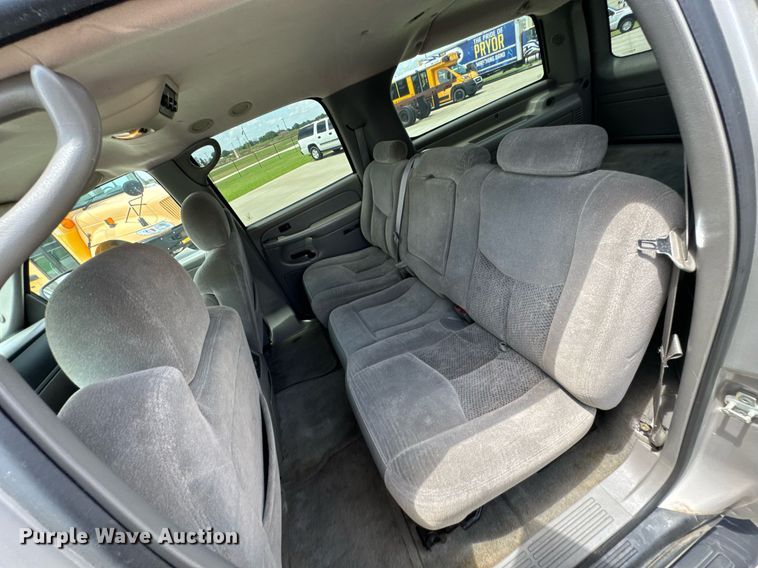 image for item DU9348 2004 Chevrolet Suburban 1500 SUV
