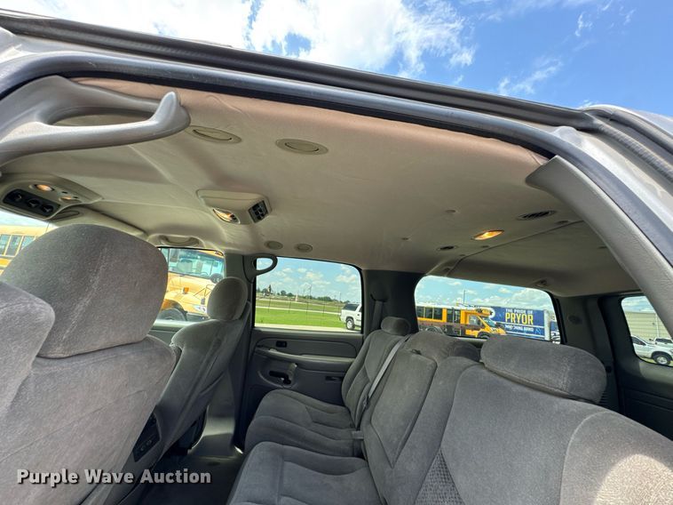 image for item DU9348 2004 Chevrolet Suburban 1500 SUV