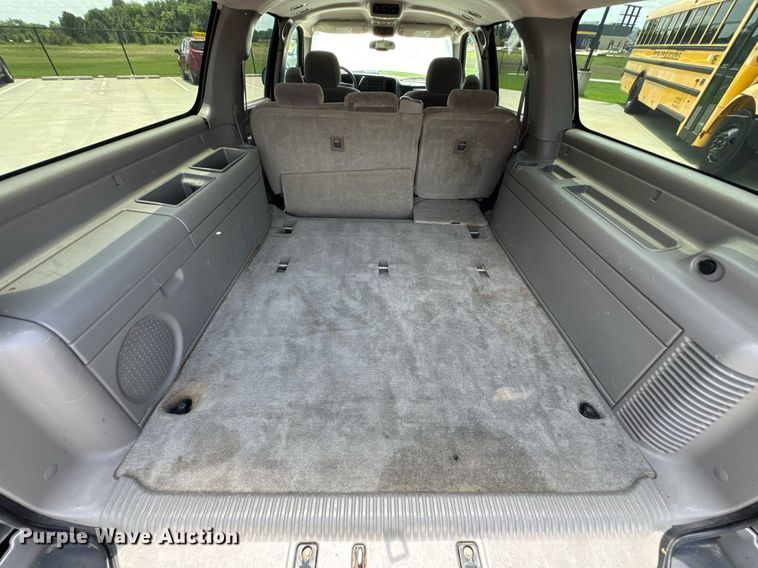 image for item DU9348 2004 Chevrolet Suburban 1500 SUV