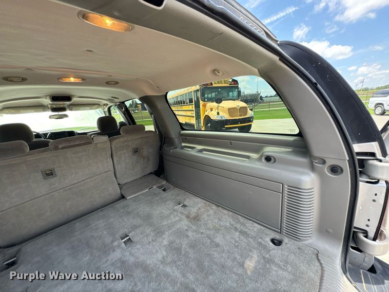 image for item DU9348 2004 Chevrolet Suburban 1500 SUV
