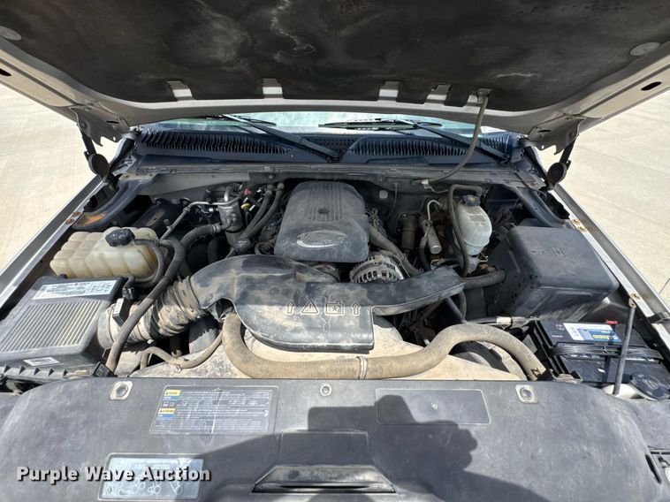 image for item DU9348 2004 Chevrolet Suburban 1500 SUV