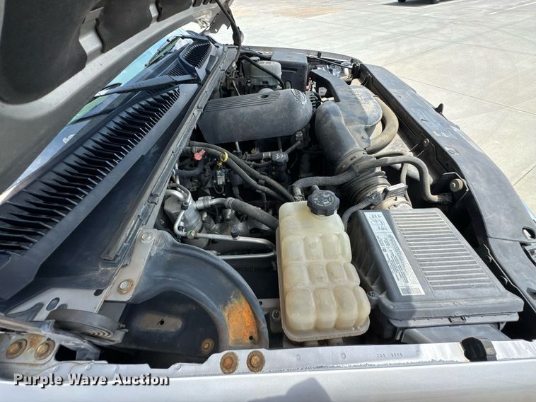 image for item DU9348 2004 Chevrolet Suburban 1500 SUV