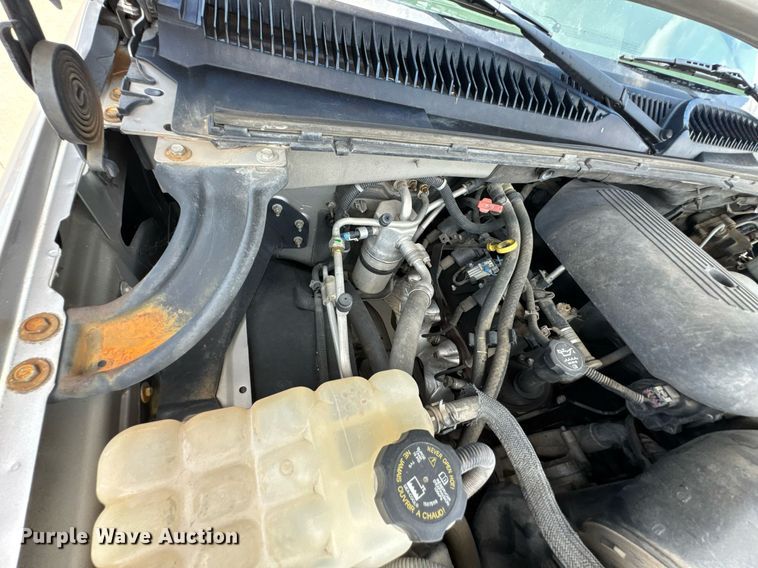 image for item DU9348 2004 Chevrolet Suburban 1500 SUV