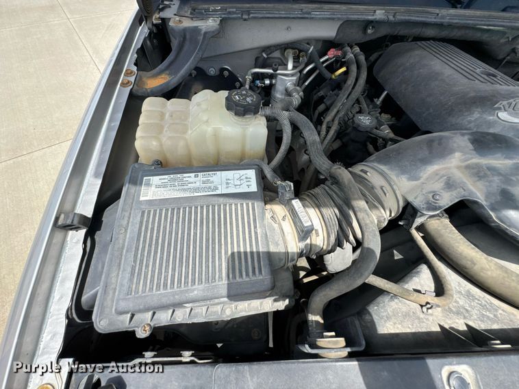 image for item DU9348 2004 Chevrolet Suburban 1500 SUV