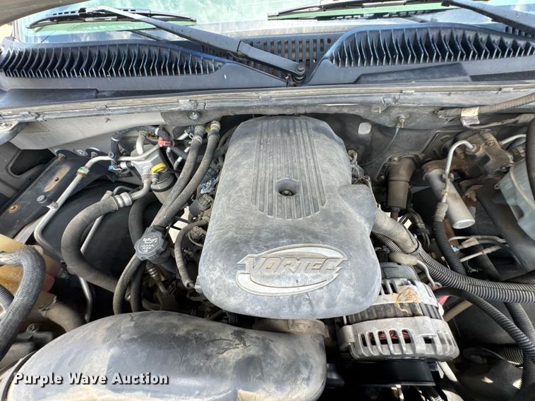 image for item DU9348 2004 Chevrolet Suburban 1500 SUV