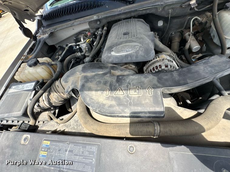 image for item DU9348 2004 Chevrolet Suburban 1500 SUV